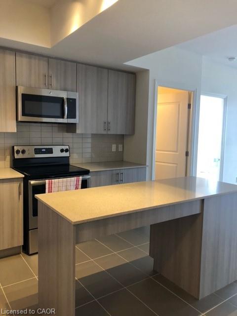 801-560 North Service Road, Grimsby, ON - Indoor Photo Showing Kitchen