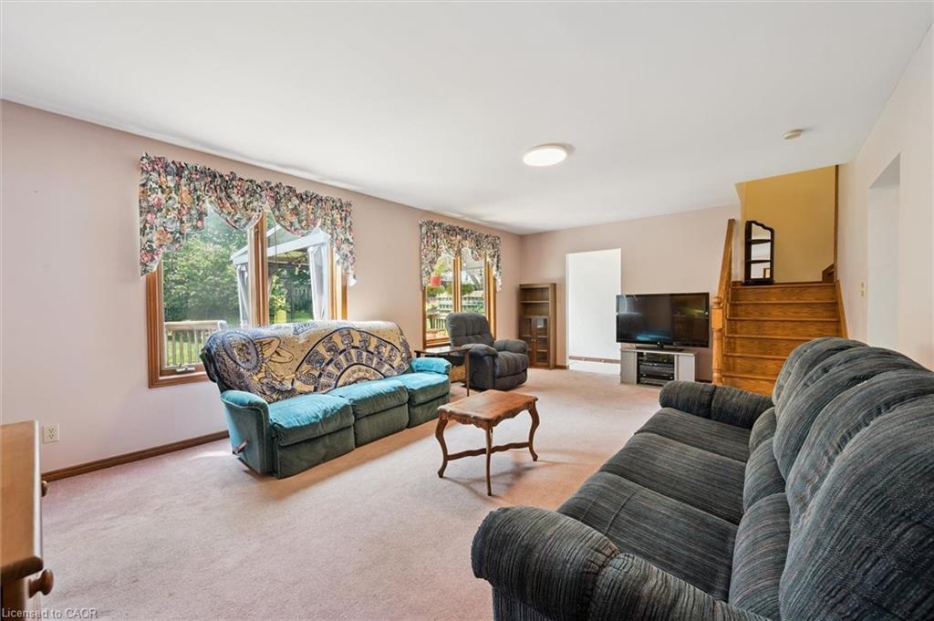 69 Nottingham Street, Guelph, ON - Indoor Photo Showing Living Room