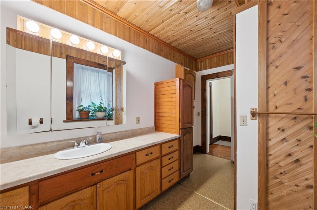 69 Nottingham Street, Guelph, ON - Indoor Photo Showing Bathroom