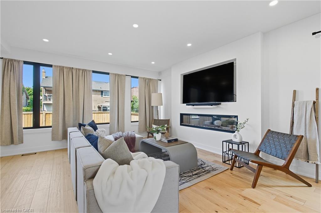 20 Ivy Crescent, Thorold, ON - Indoor Photo Showing Living Room
