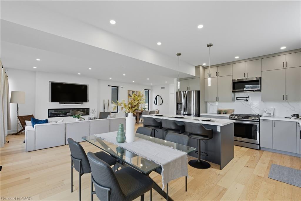 20 Ivy Crescent, Thorold, ON - Indoor Photo Showing Kitchen With Upgraded Kitchen