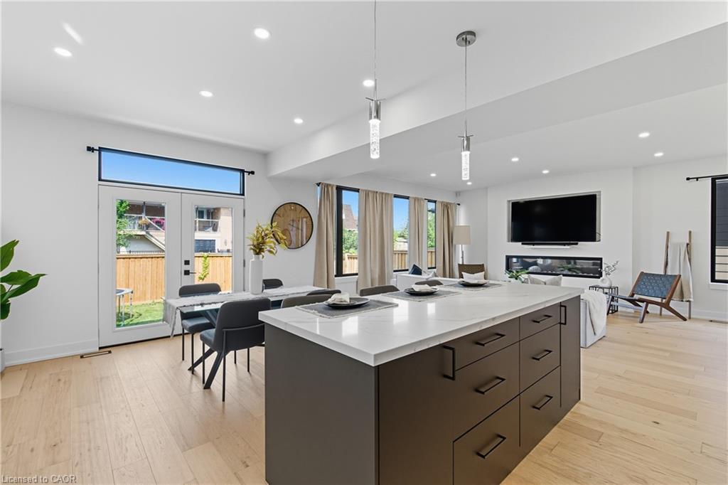 20 Ivy Crescent, Thorold, ON - Indoor Photo Showing Kitchen With Upgraded Kitchen