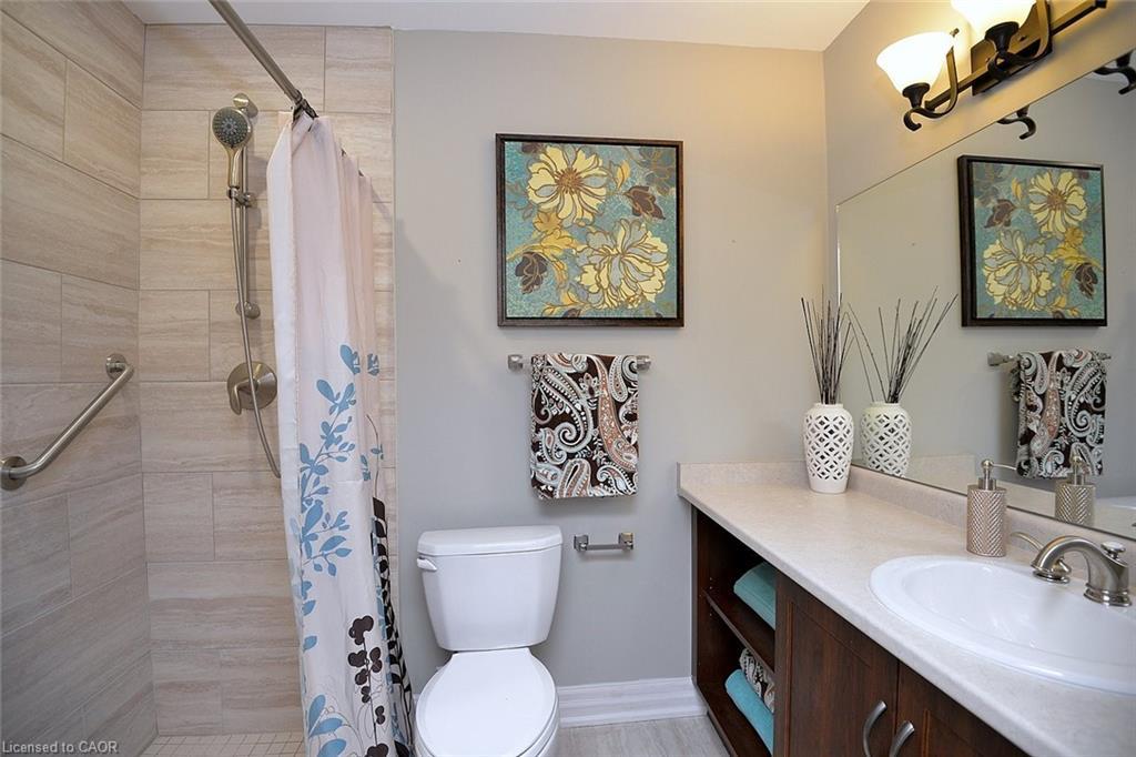 41 Sister Kern Terrace, Hamilton, ON - Indoor Photo Showing Bathroom