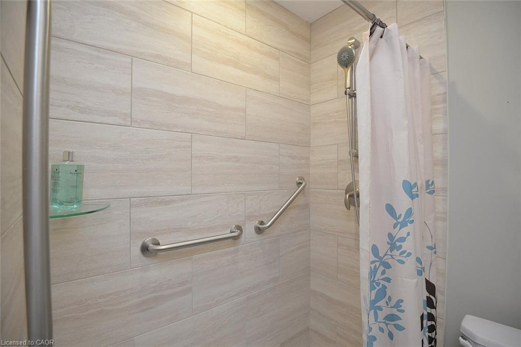 41 Sister Kern Terrace, Hamilton, ON - Indoor Photo Showing Bathroom