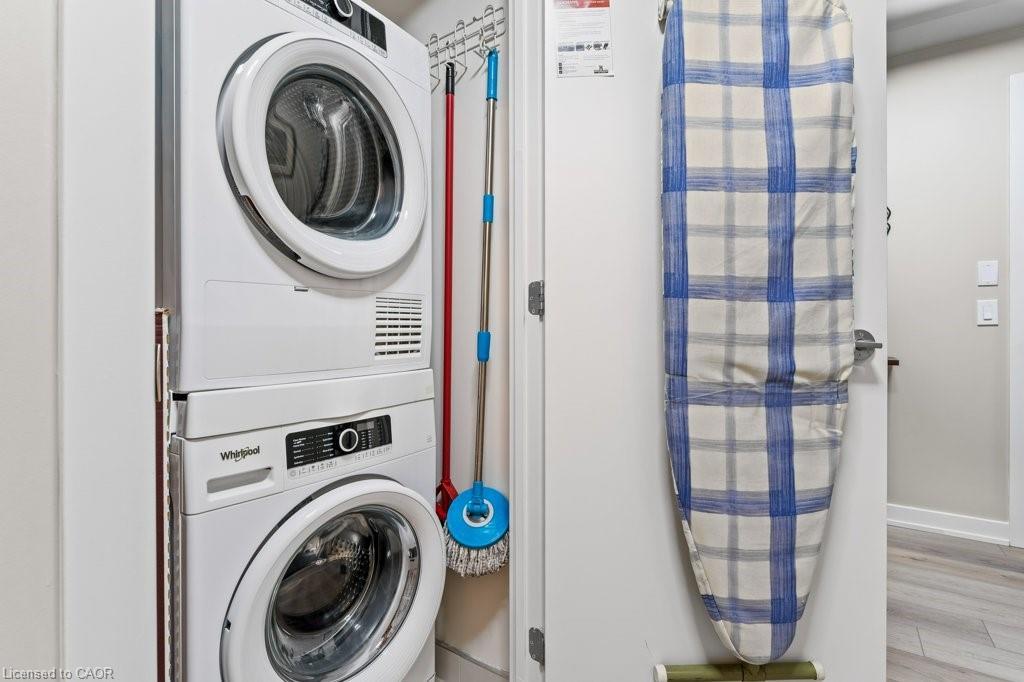 1402-385 Winston Road, Grimsby, ON - Indoor Photo Showing Laundry Room