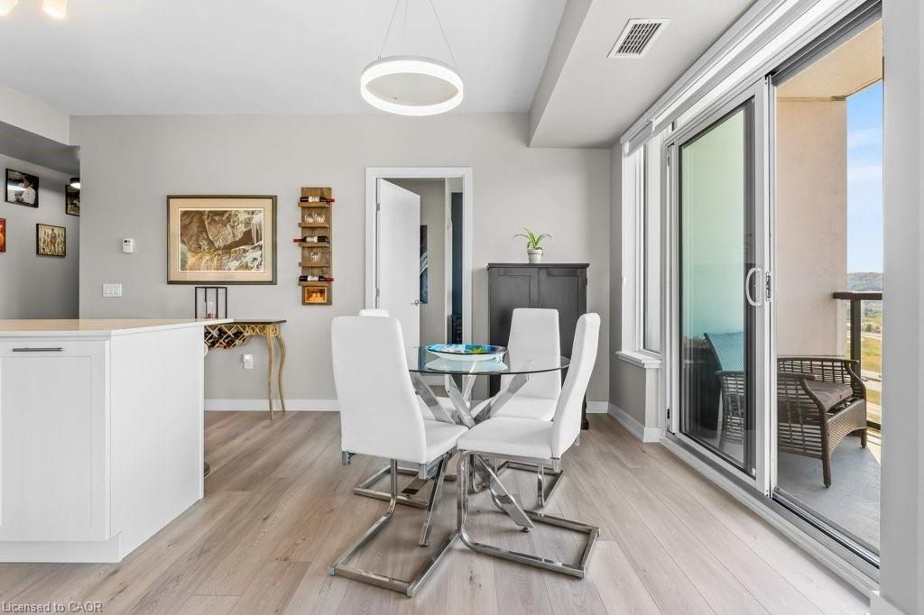 1402-385 Winston Road, Grimsby, ON - Indoor Photo Showing Dining Room