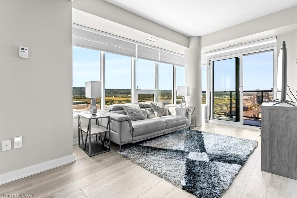 1402-385 Winston Road, Grimsby, ON - Indoor Photo Showing Living Room