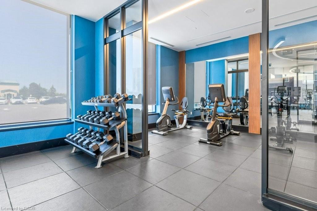 1402-385 Winston Road, Grimsby, ON - Indoor Photo Showing Gym Room