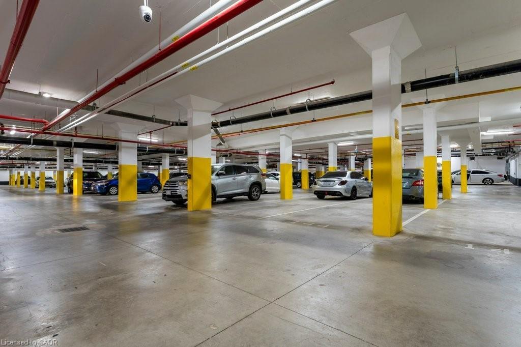 1402-385 Winston Road, Grimsby, ON - Indoor Photo Showing Garage