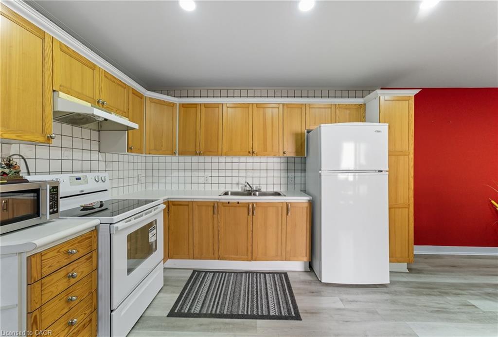 6-1300 Upper Ottawa Street, Hamilton, ON - Indoor Photo Showing Kitchen With Double Sink