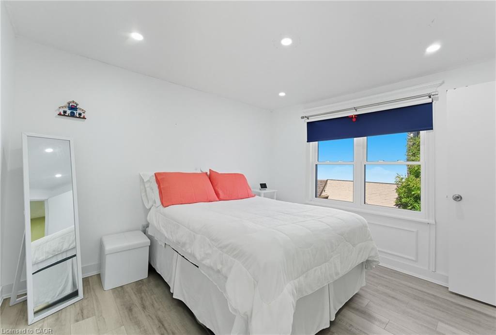 6-1300 Upper Ottawa Street, Hamilton, ON - Indoor Photo Showing Bedroom