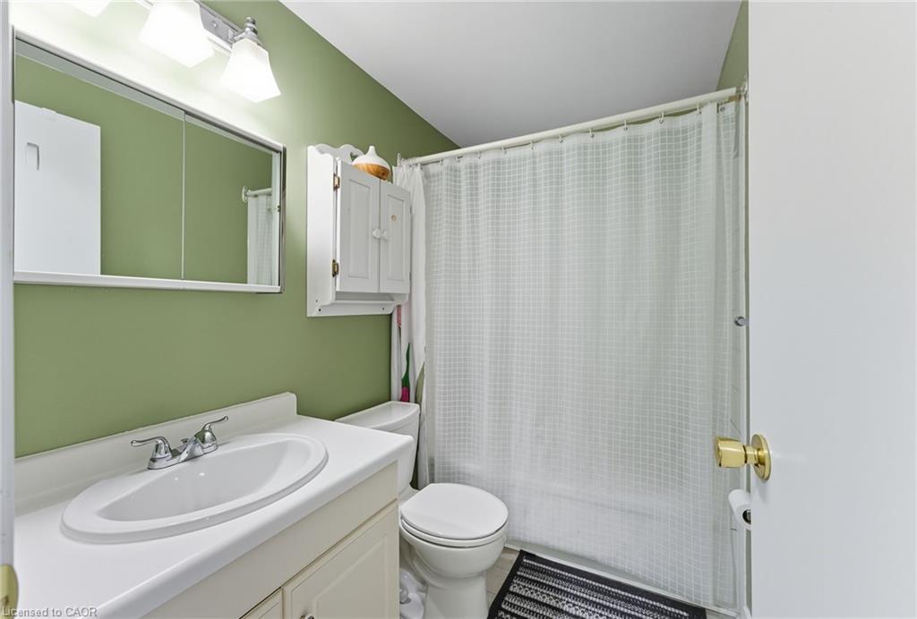 6-1300 Upper Ottawa Street, Hamilton, ON - Indoor Photo Showing Bathroom