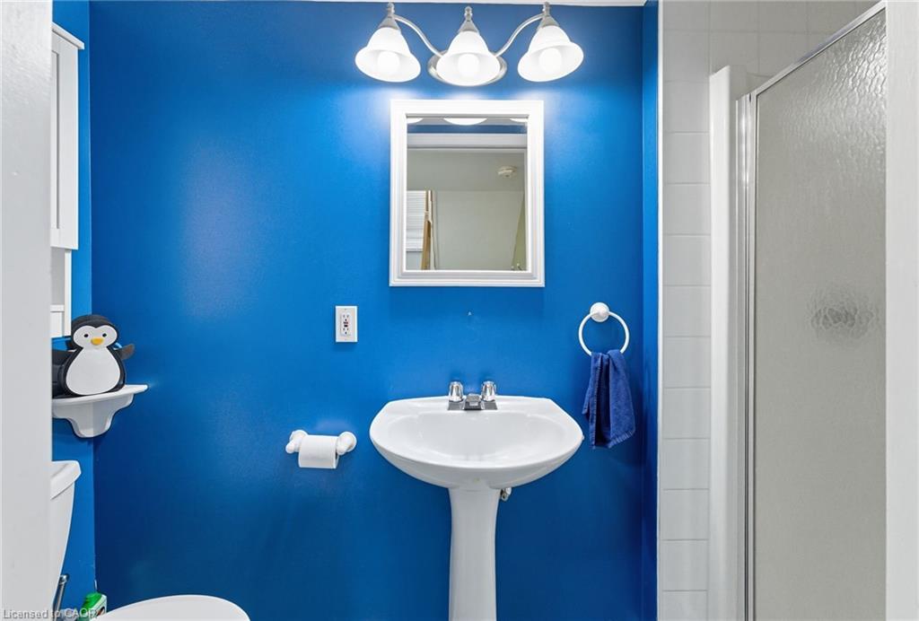 6-1300 Upper Ottawa Street, Hamilton, ON - Indoor Photo Showing Bathroom