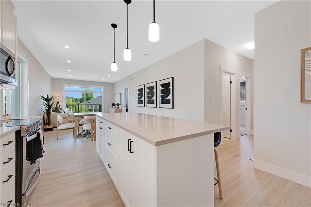 52 Moon Crescent, Cambridge, ON - Indoor Photo Showing Kitchen With Upgraded Kitchen