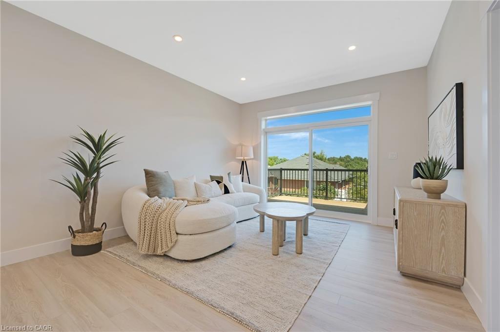 52 Moon Crescent, Cambridge, ON - Indoor Photo Showing Living Room