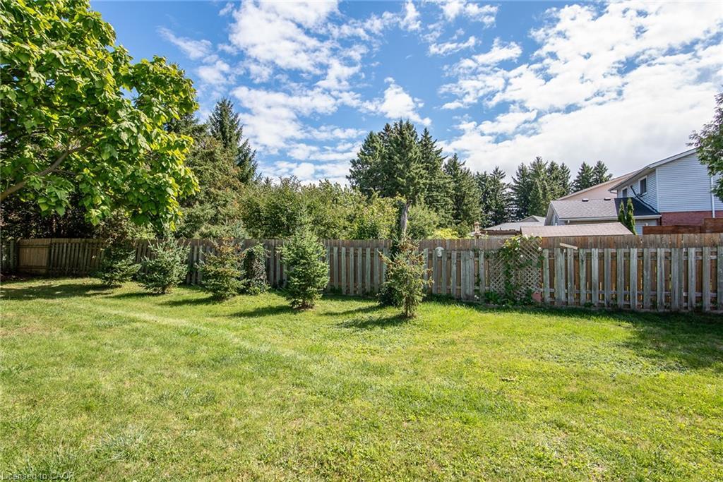8 Pamela Place, Guelph, ON - Outdoor