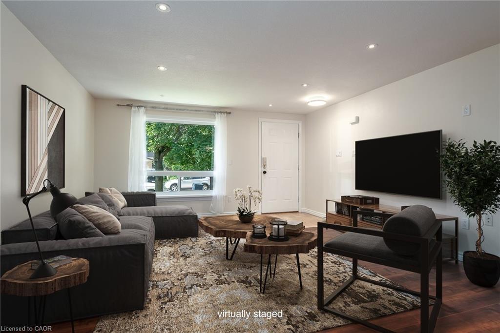 8 Pamela Place, Guelph, ON - Indoor Photo Showing Living Room