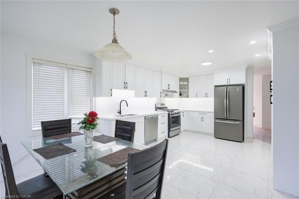 1860 Devos Drive, London, ON - Indoor