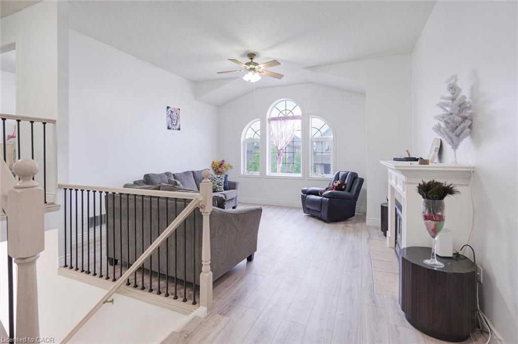 1860 Devos Drive, London, ON - Indoor Photo Showing Other Room