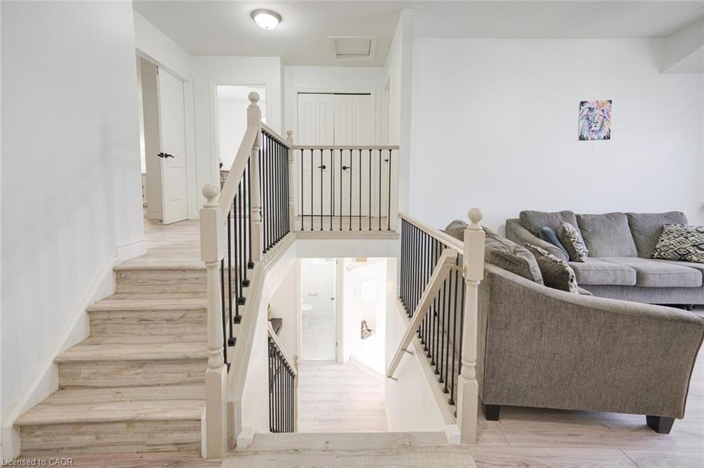 1860 Devos Drive, London, ON - Indoor Photo Showing Other Room