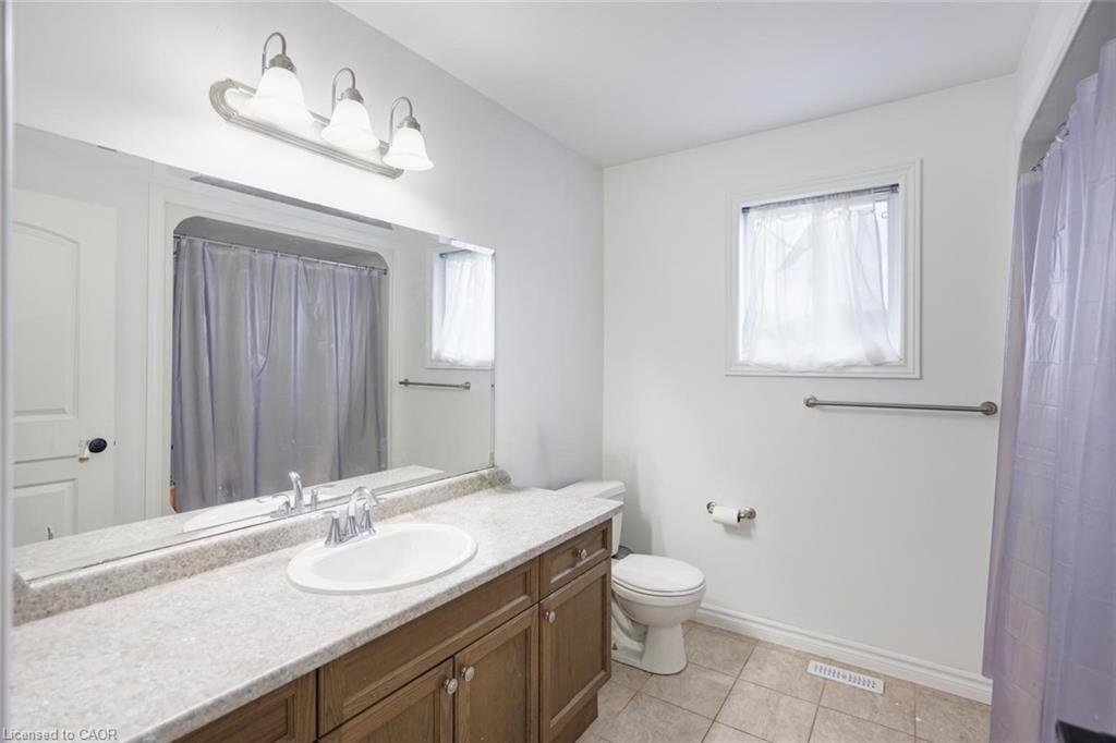 1860 Devos Drive, London, ON - Indoor Photo Showing Bathroom