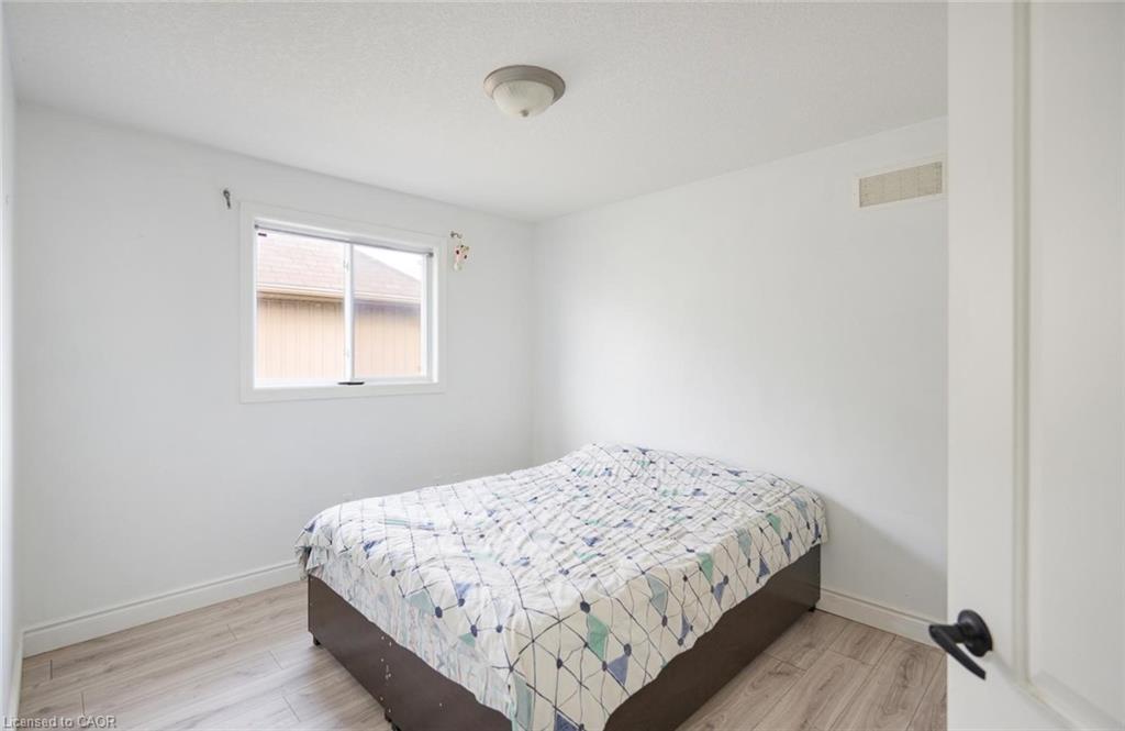 1860 Devos Drive, London, ON - Indoor Photo Showing Bedroom