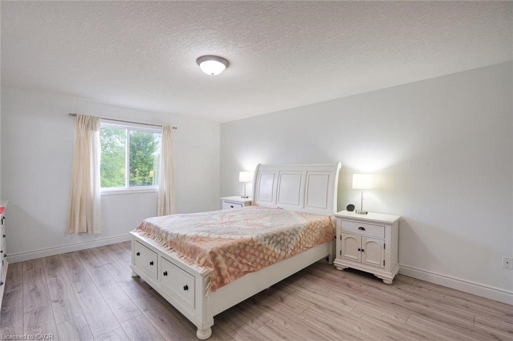 1860 Devos Drive, London, ON - Indoor Photo Showing Bedroom