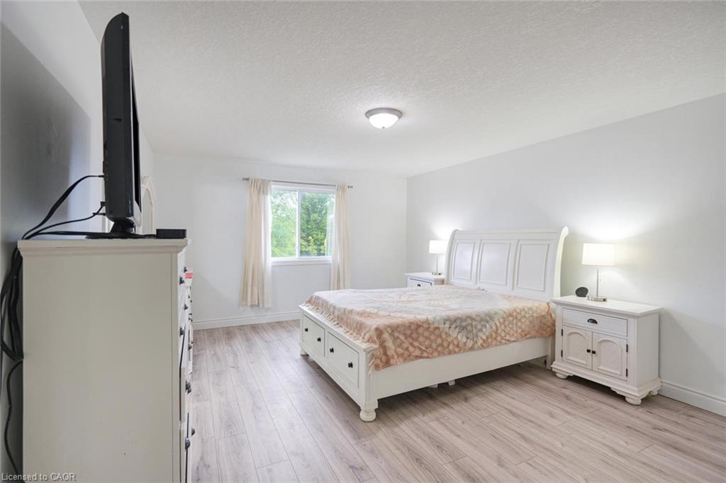 1860 Devos Drive, London, ON - Indoor Photo Showing Bedroom