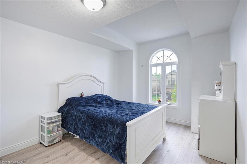 1860 Devos Drive, London, ON - Indoor Photo Showing Bedroom