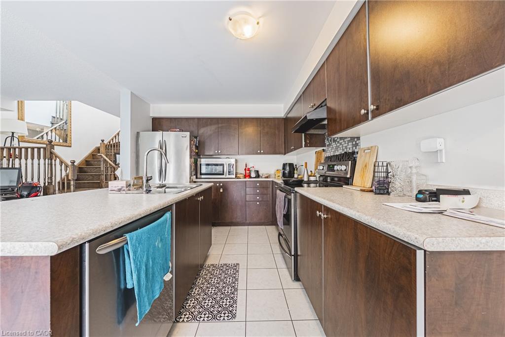 8258 Tulip Tree Drive, Niagara Falls, ON - Indoor Photo Showing Kitchen With Upgraded Kitchen