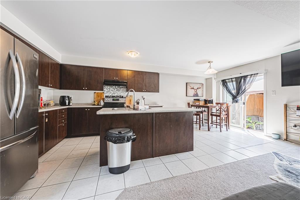 8258 Tulip Tree Drive, Niagara Falls, ON - Indoor Photo Showing Kitchen