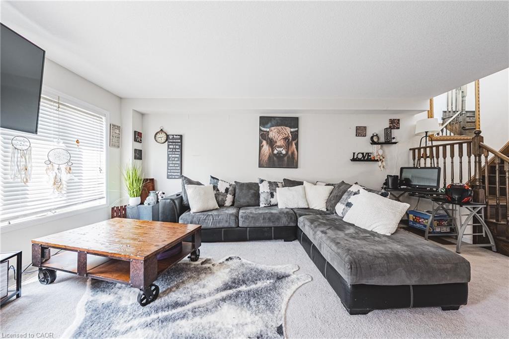 8258 Tulip Tree Drive, Niagara Falls, ON - Indoor Photo Showing Living Room
