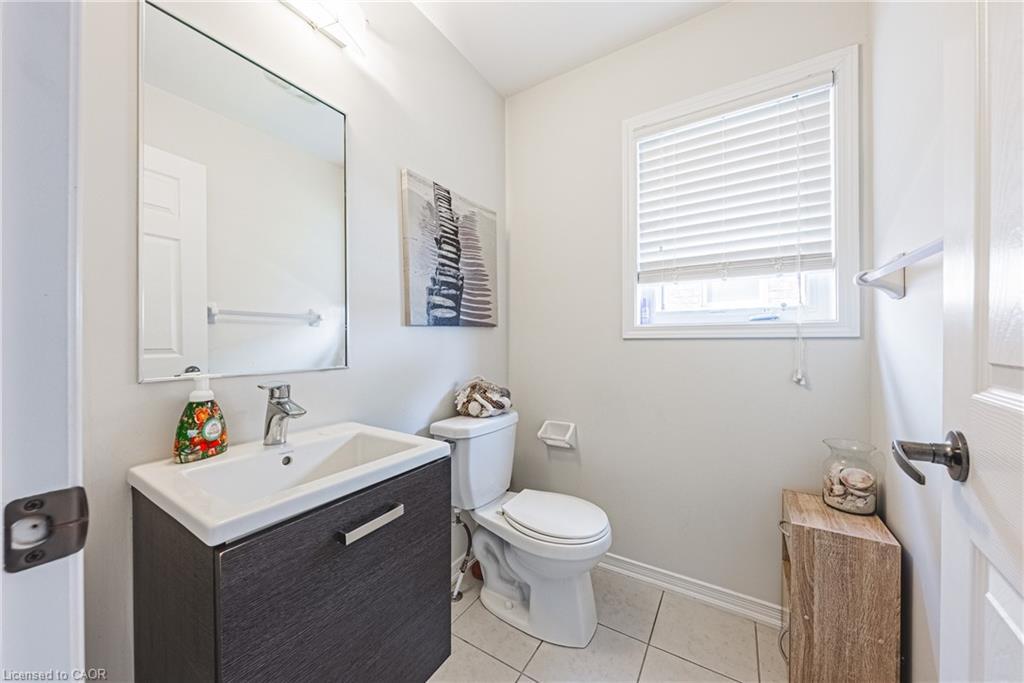 8258 Tulip Tree Drive, Niagara Falls, ON - Indoor Photo Showing Bathroom