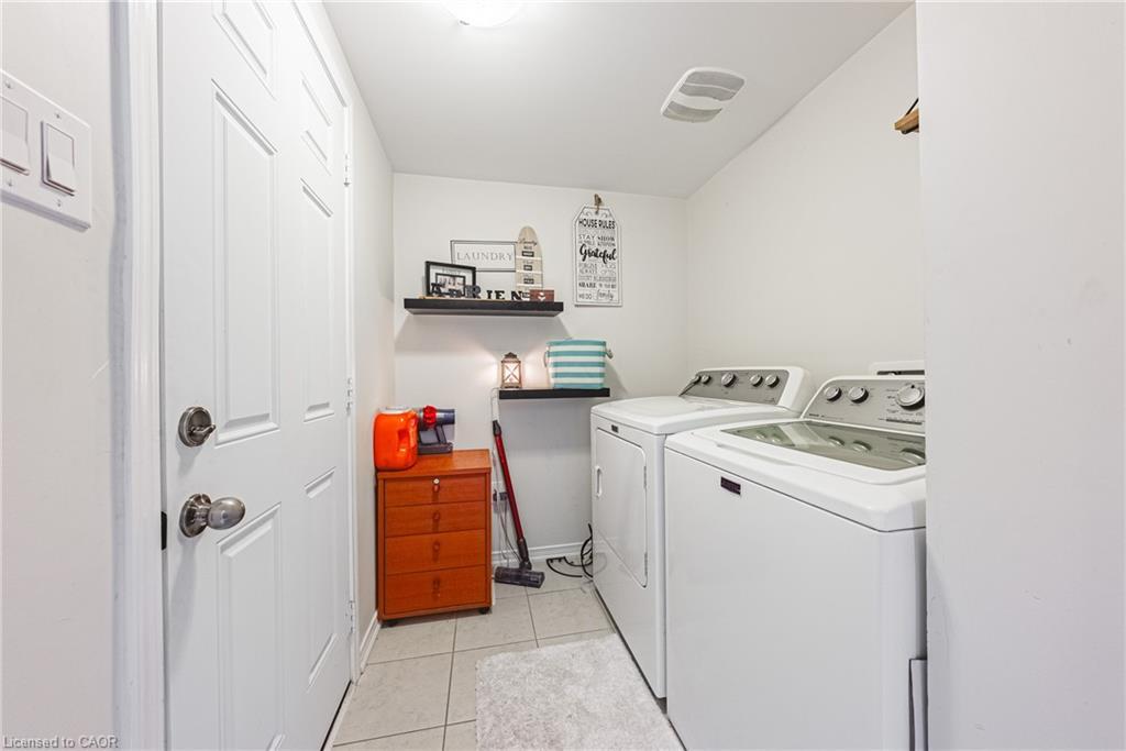 8258 Tulip Tree Drive, Niagara Falls, ON - Indoor Photo Showing Laundry Room