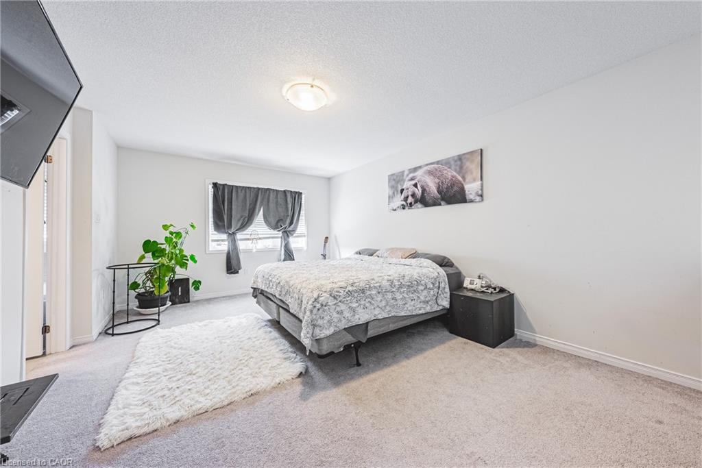 8258 Tulip Tree Drive, Niagara Falls, ON - Indoor Photo Showing Bedroom