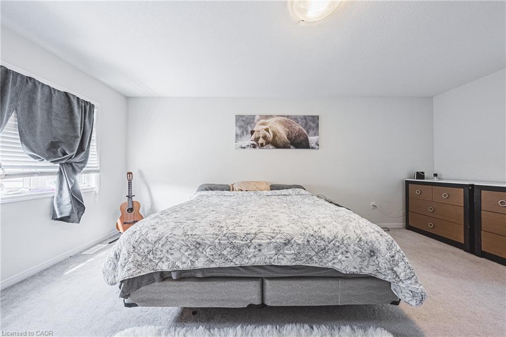 8258 Tulip Tree Drive, Niagara Falls, ON - Indoor Photo Showing Bedroom
