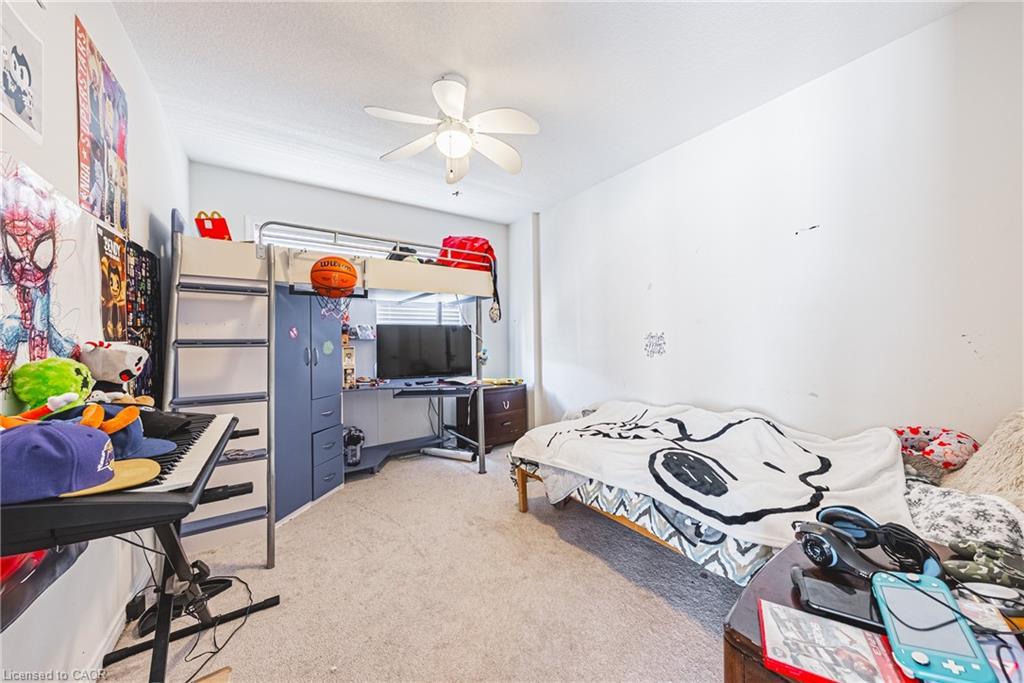 8258 Tulip Tree Drive, Niagara Falls, ON - Indoor Photo Showing Bedroom