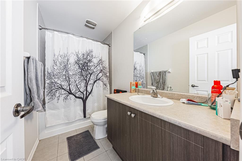 8258 Tulip Tree Drive, Niagara Falls, ON - Indoor Photo Showing Bathroom