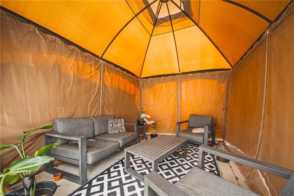 8258 Tulip Tree Drive, Niagara Falls, ON - With Deck Patio Veranda