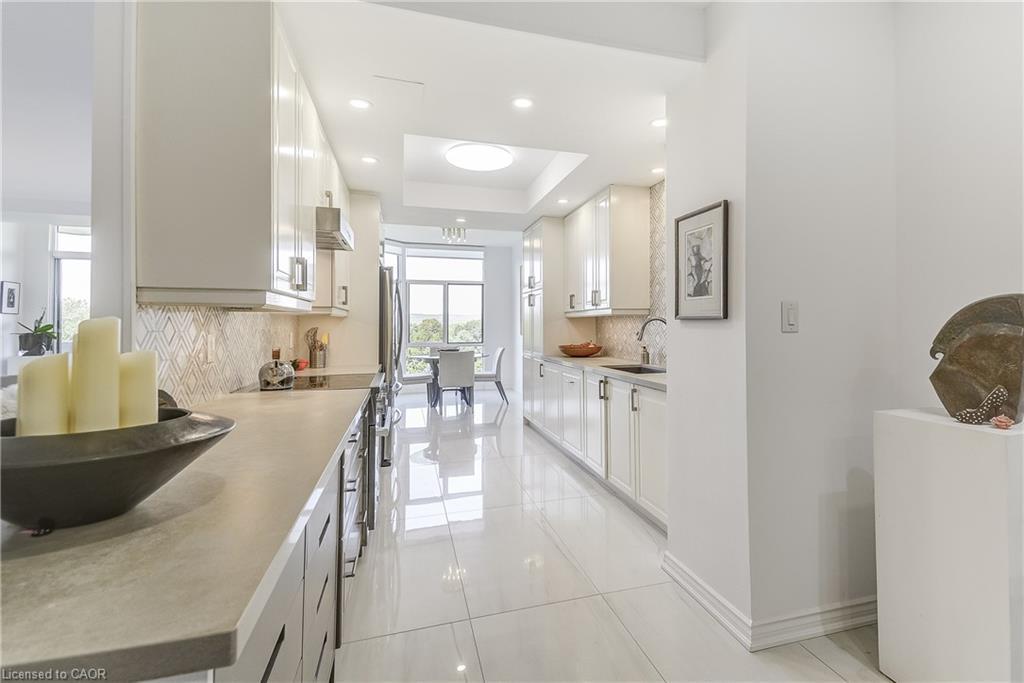 906-1237 North Shore Boulevard E, Burlington, ON - Indoor