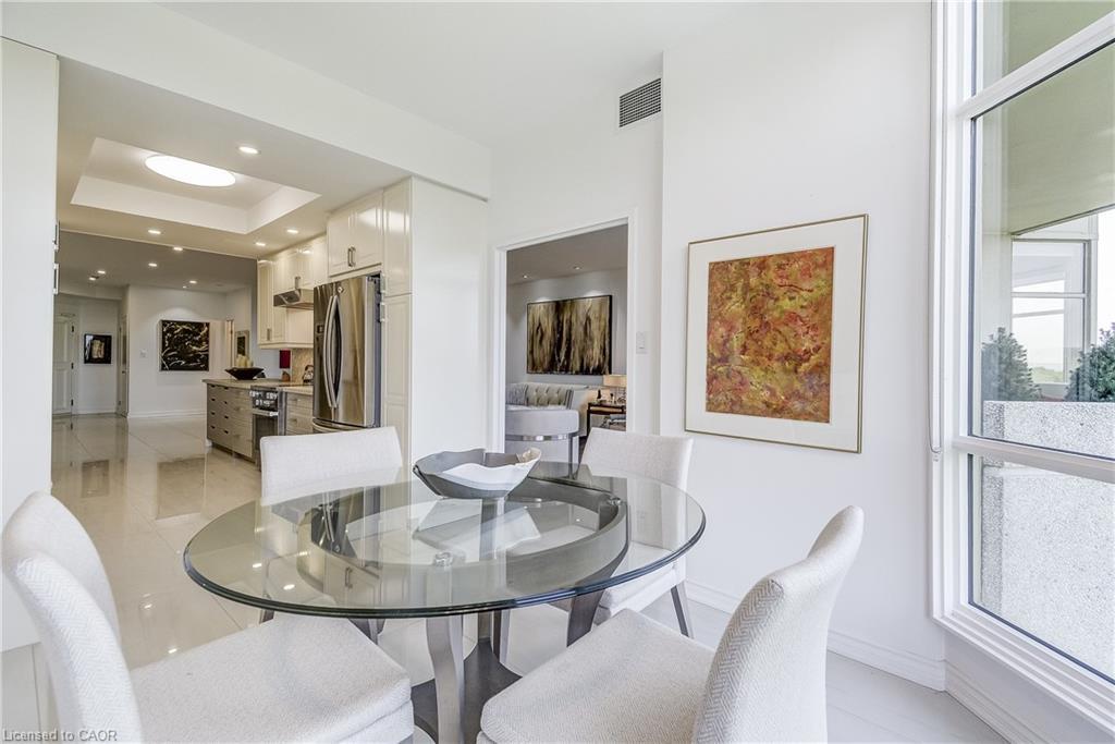 906-1237 North Shore Boulevard E, Burlington, ON - Indoor Photo Showing Dining Room