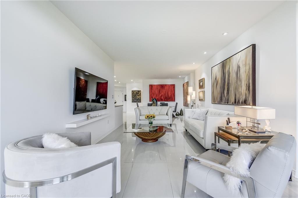 906-1237 North Shore Boulevard E, Burlington, ON - Indoor Photo Showing Living Room