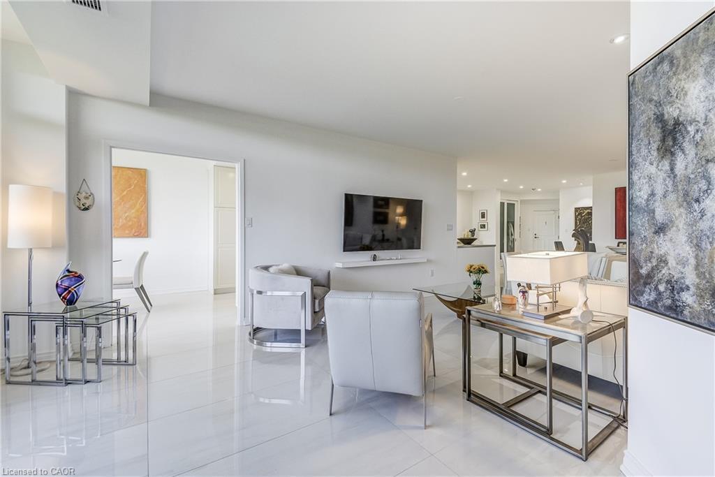 906-1237 North Shore Boulevard E, Burlington, ON - Indoor