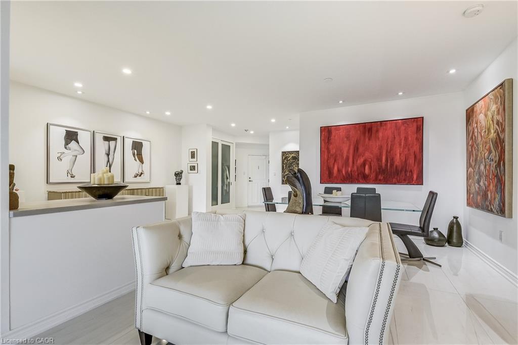 906-1237 North Shore Boulevard E, Burlington, ON - Indoor Photo Showing Living Room