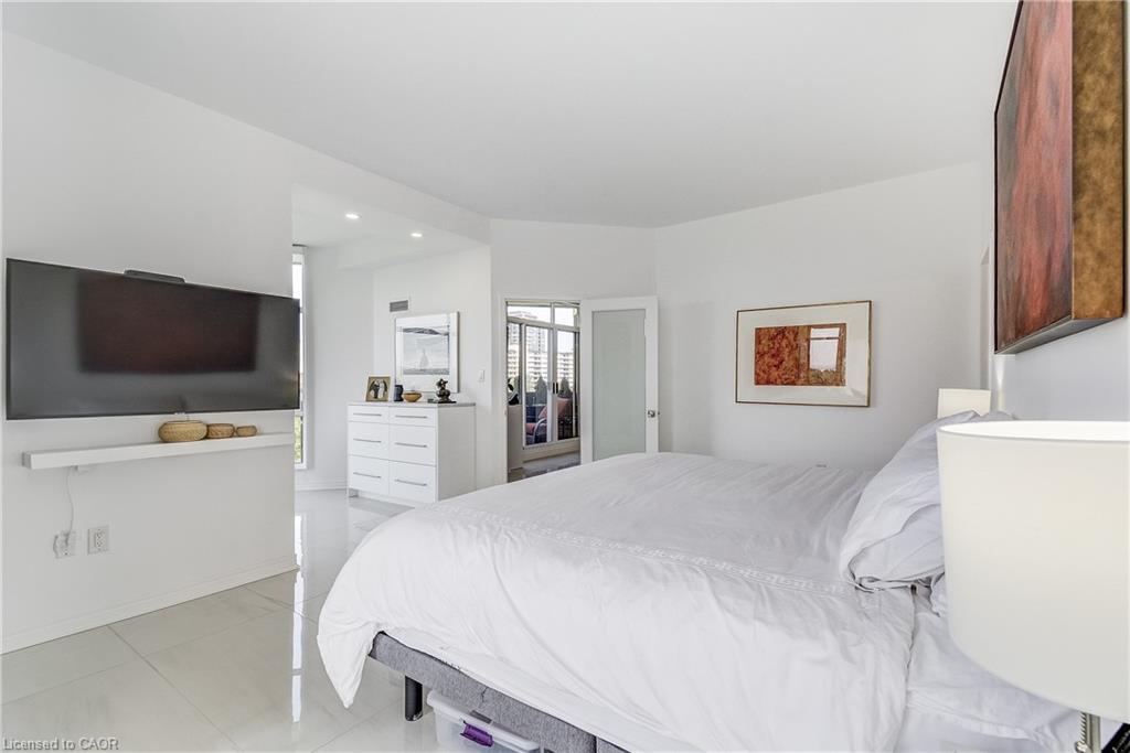906-1237 North Shore Boulevard E, Burlington, ON - Indoor Photo Showing Bedroom