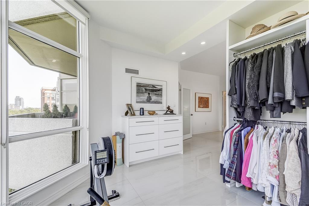 906-1237 North Shore Boulevard E, Burlington, ON - Indoor With Storage