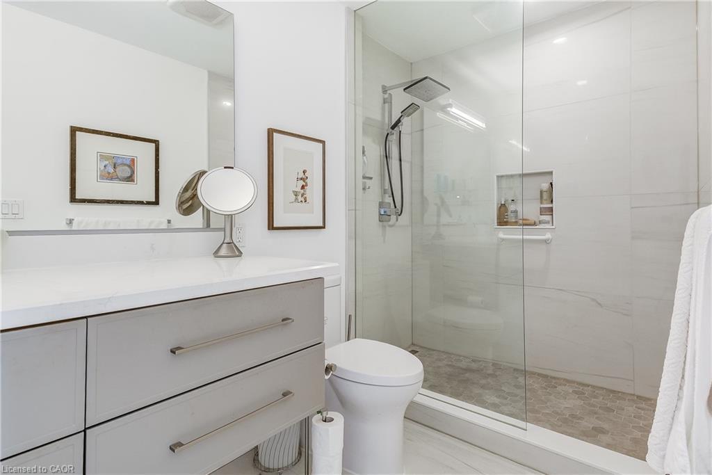 906-1237 North Shore Boulevard E, Burlington, ON - Indoor Photo Showing Bathroom