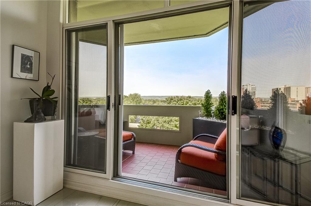 906-1237 North Shore Boulevard E, Burlington, ON - With Exterior