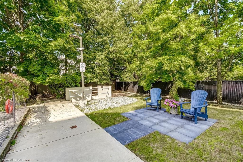 906-1237 North Shore Boulevard E, Burlington, ON - Outdoor With Backyard
