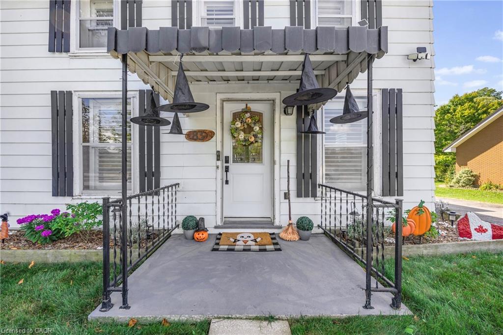 83 Orkney Street W, Caledonia, ON - Outdoor